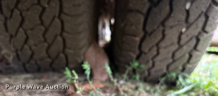 image for item ET7062 1993 Ford F350 Crew Cab flatbed pickup truck