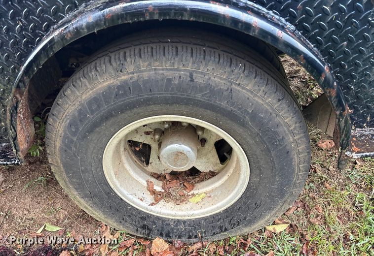 image for item ET7062 1993 Ford F350 Crew Cab flatbed pickup truck