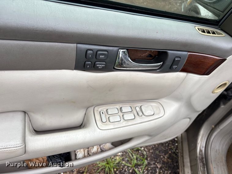 image for item ET7064 2002 Cadillac Seville 