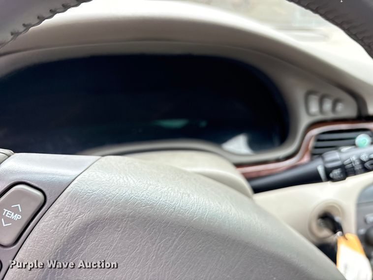 image for item ET7064 2002 Cadillac Seville 