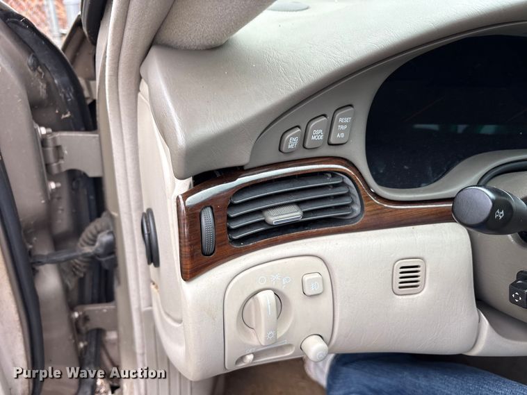 image for item ET7064 2002 Cadillac Seville 