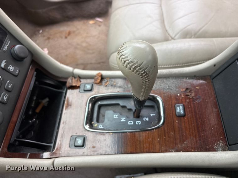 image for item ET7064 2002 Cadillac Seville 