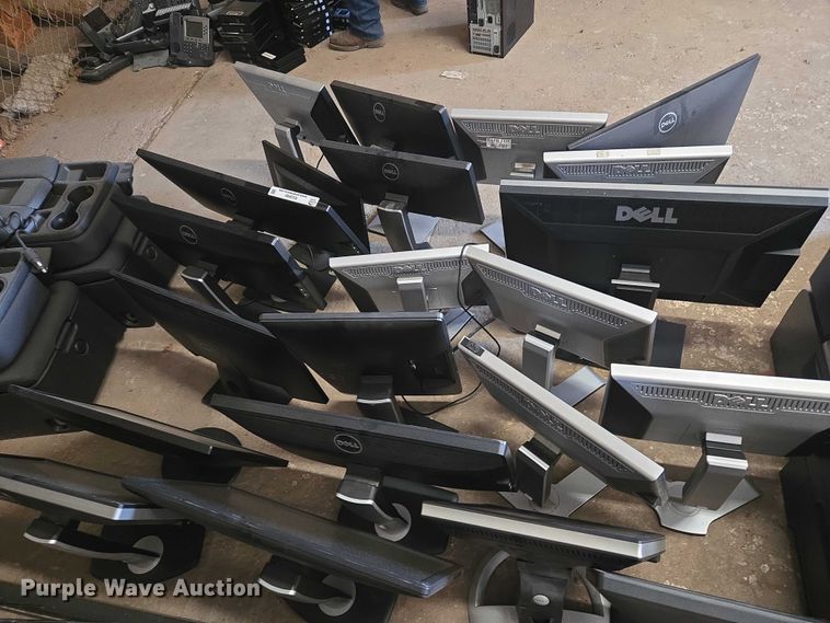 image for item EU3666 (22) dell monitors