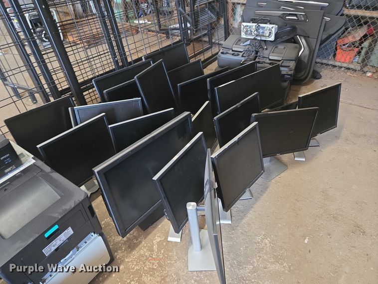 image for item EU3666 (22) dell monitors