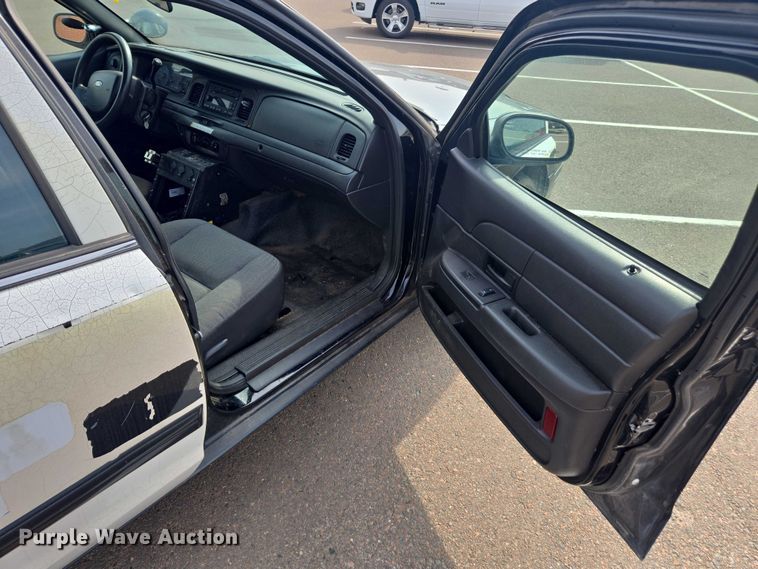 image for item EU4570 2011 Ford Crown Victoria Police Interceptor 