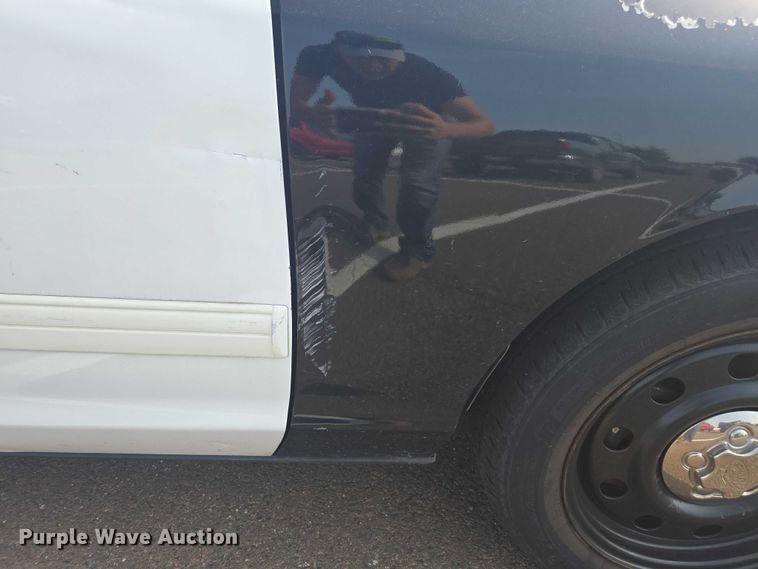 image for item EU4572 2010 Ford Crown Victoria 