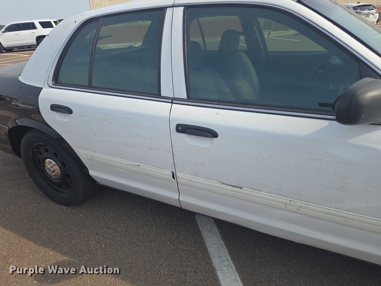 image for item EU4572 2010 Ford Crown Victoria 