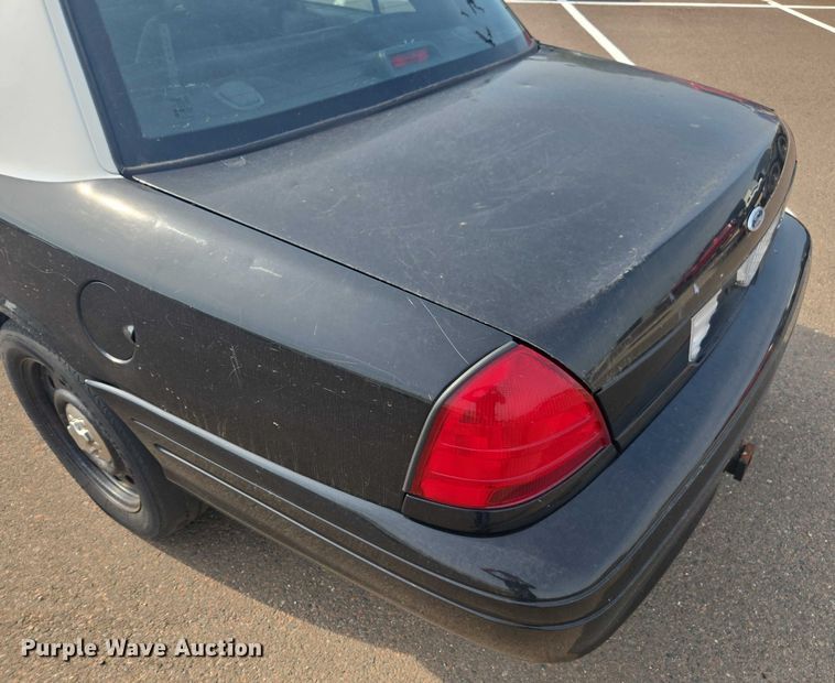 image for item EU4572 2010 Ford Crown Victoria 