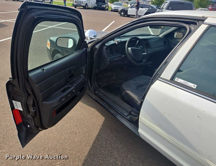 image for item EU4572 2010 Ford Crown Victoria 