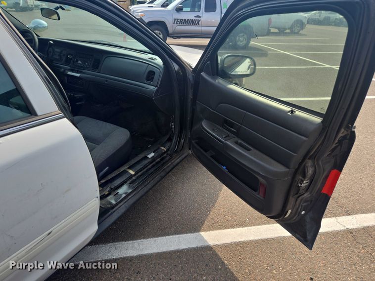 image for item EU4572 2010 Ford Crown Victoria 