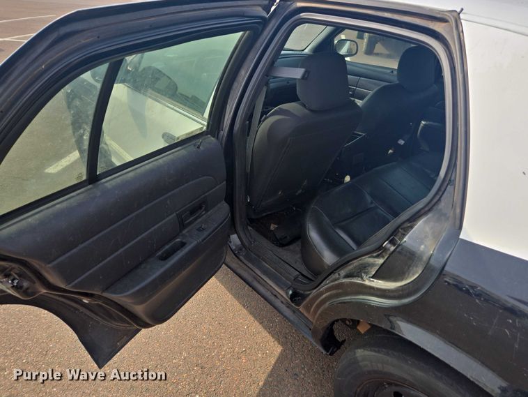 image for item EU4572 2010 Ford Crown Victoria 