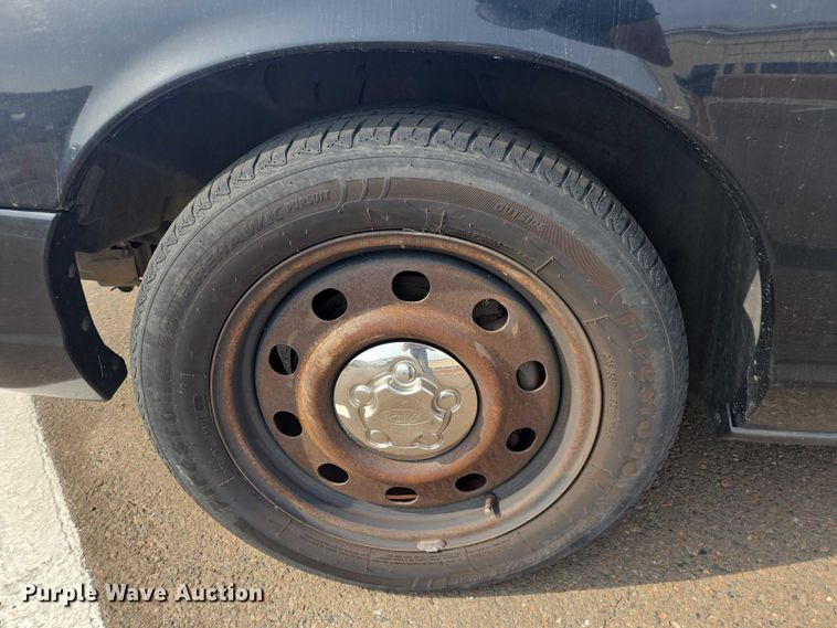 image for item EU4572 2010 Ford Crown Victoria 