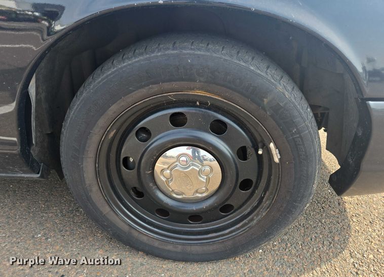 image for item EU4572 2010 Ford Crown Victoria 