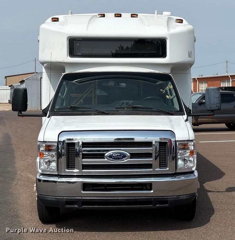 image for item EU4576 2014 Ford E450 Super duty shuttle bus