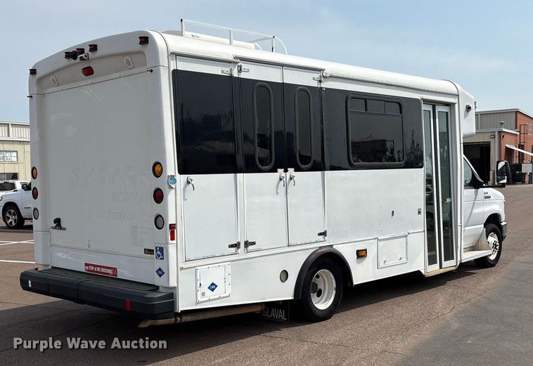 image for item EU4576 2014 Ford E450 Super duty shuttle bus