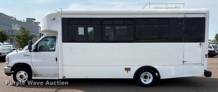 image for item EU4576 2014 Ford E450 Super duty shuttle bus