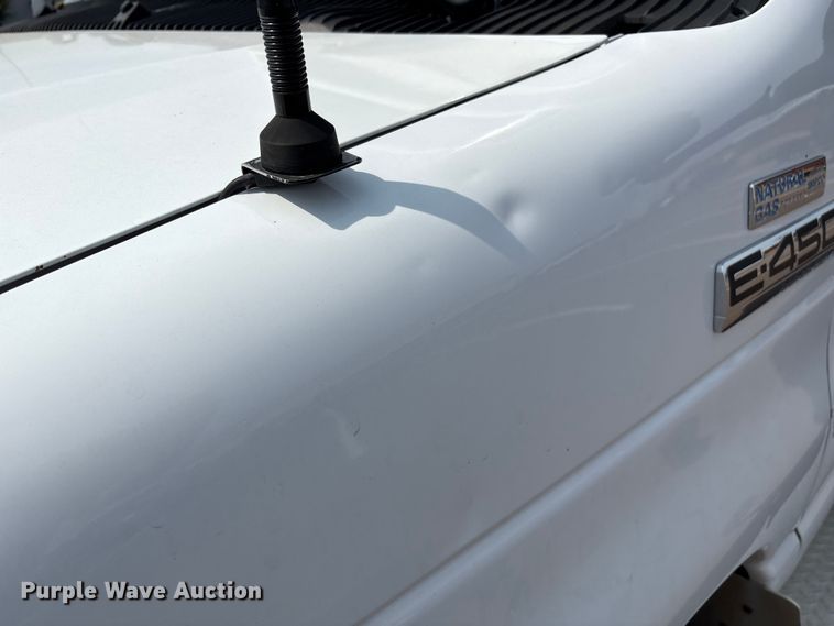 image for item EU4576 2014 Ford E450 Super duty shuttle bus