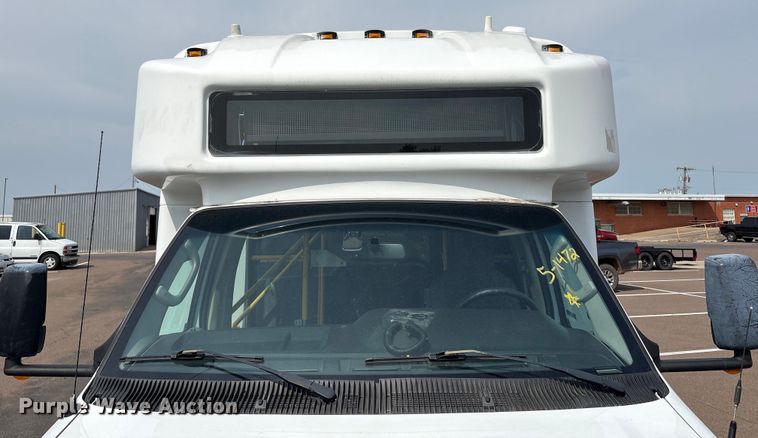 image for item EU4576 2014 Ford E450 Super duty shuttle bus