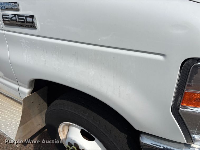 image for item EU4576 2014 Ford E450 Super duty shuttle bus