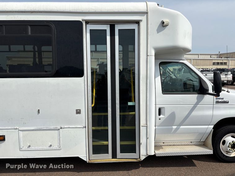 image for item EU4576 2014 Ford E450 Super duty shuttle bus