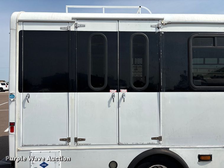 image for item EU4576 2014 Ford E450 Super duty shuttle bus