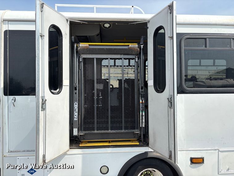 image for item EU4576 2014 Ford E450 Super duty shuttle bus