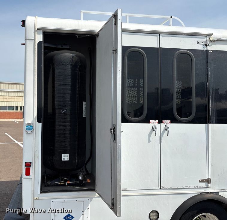 image for item EU4576 2014 Ford E450 Super duty shuttle bus