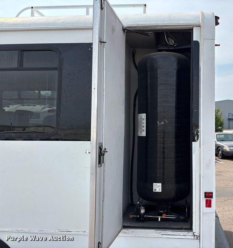 image for item EU4576 2014 Ford E450 Super duty shuttle bus