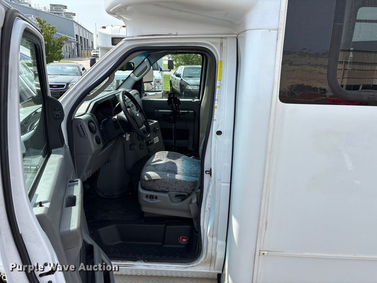 image for item EU4576 2014 Ford E450 Super duty shuttle bus