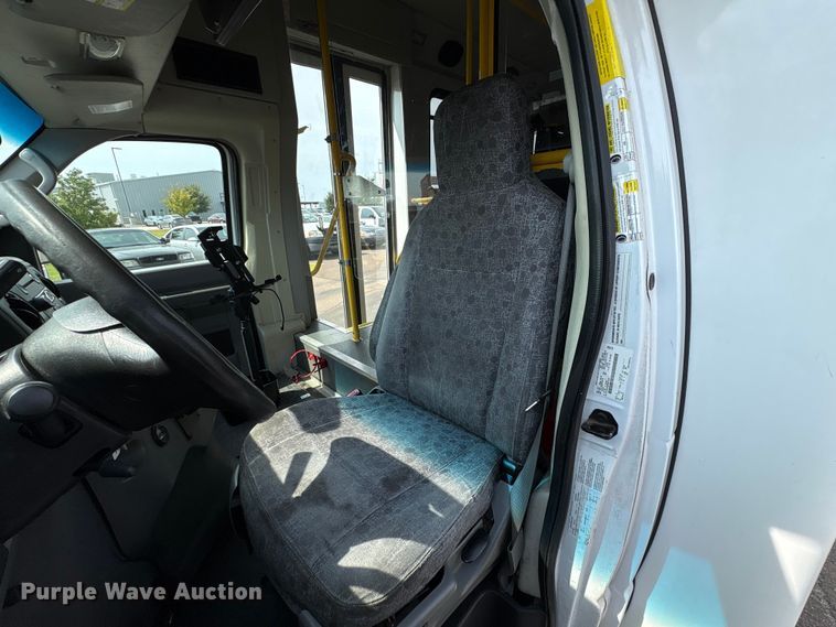 image for item EU4576 2014 Ford E450 Super duty shuttle bus