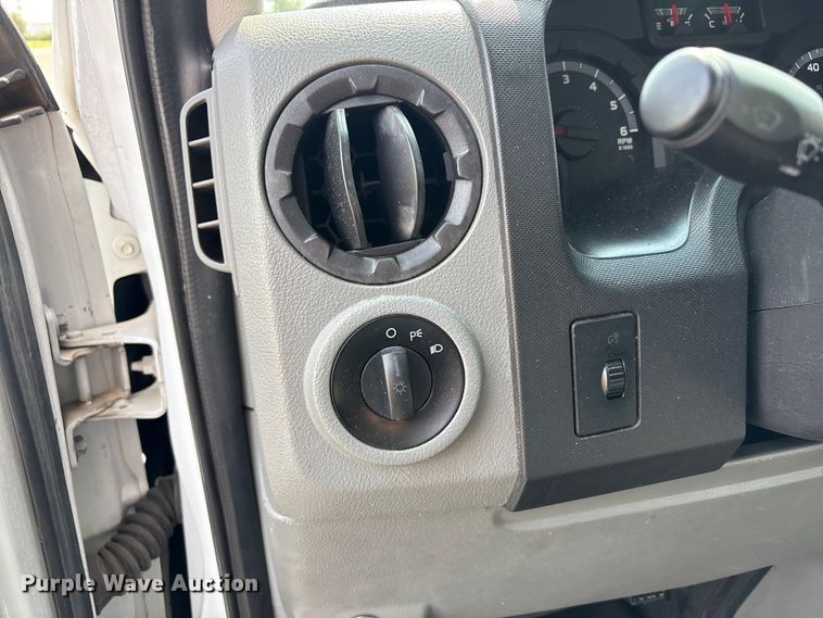 image for item EU4576 2014 Ford E450 Super duty shuttle bus