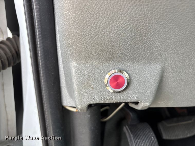 image for item EU4576 2014 Ford E450 Super duty shuttle bus