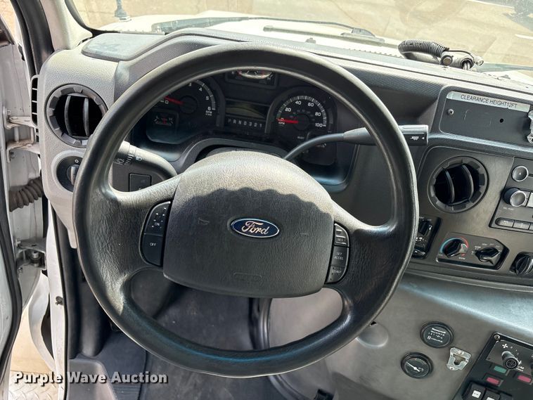 image for item EU4576 2014 Ford E450 Super duty shuttle bus