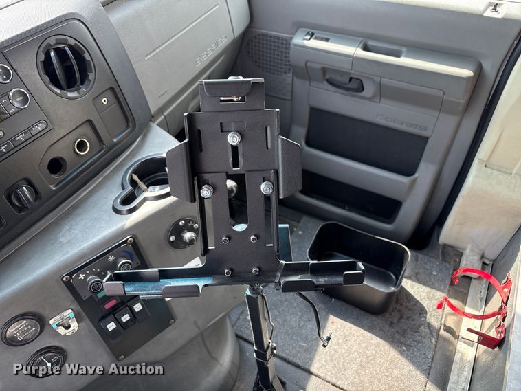 image for item EU4576 2014 Ford E450 Super duty shuttle bus