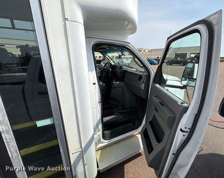 image for item EU4576 2014 Ford E450 Super duty shuttle bus