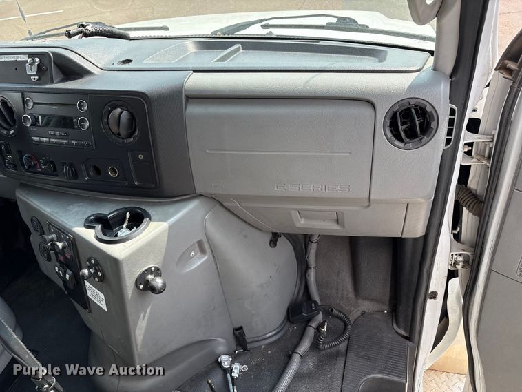 image for item EU4576 2014 Ford E450 Super duty shuttle bus