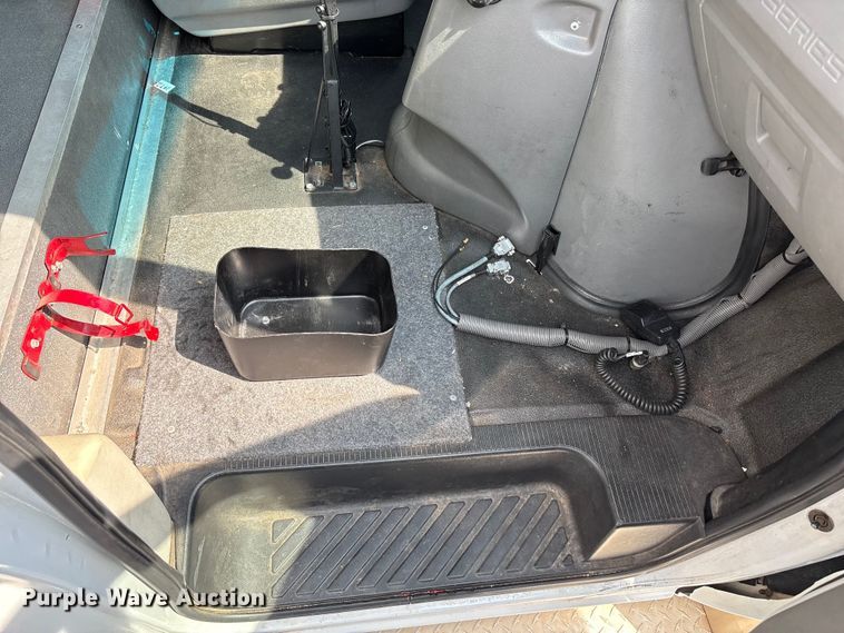 image for item EU4576 2014 Ford E450 Super duty shuttle bus