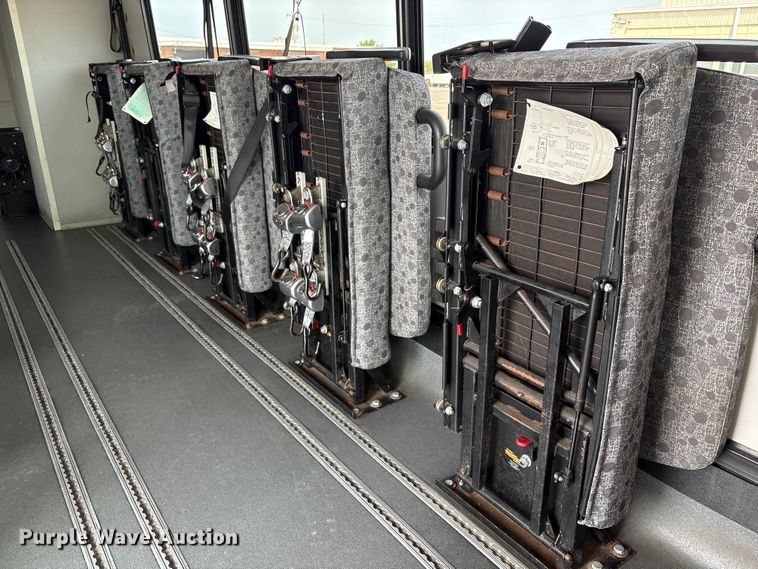 image for item EU4576 2014 Ford E450 Super duty shuttle bus