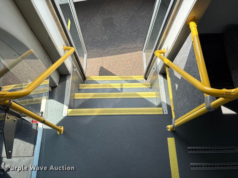 image for item EU4576 2014 Ford E450 Super duty shuttle bus