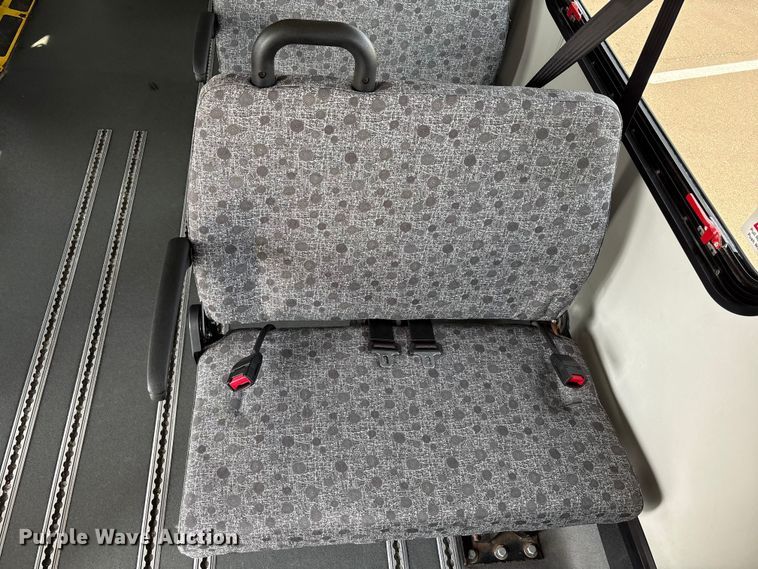 image for item EU4576 2014 Ford E450 Super duty shuttle bus