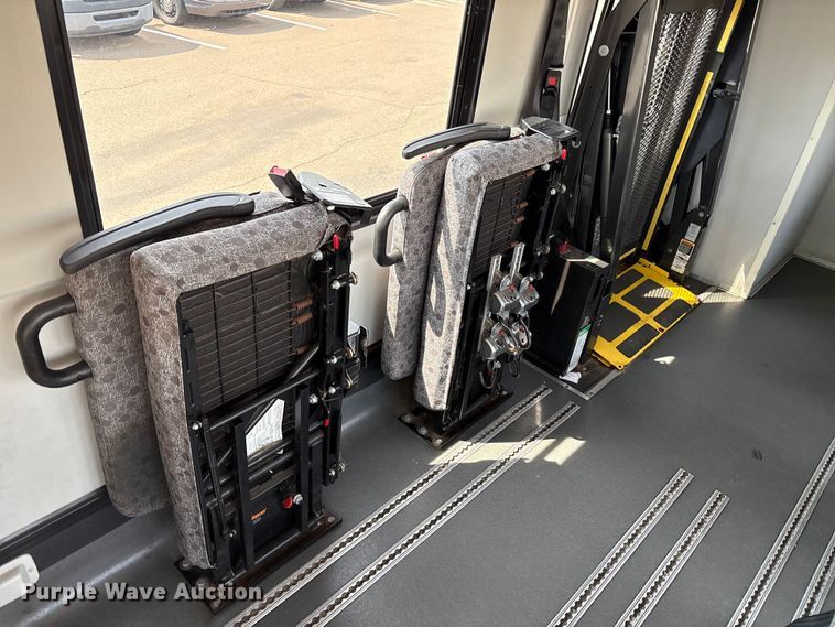 image for item EU4576 2014 Ford E450 Super duty shuttle bus