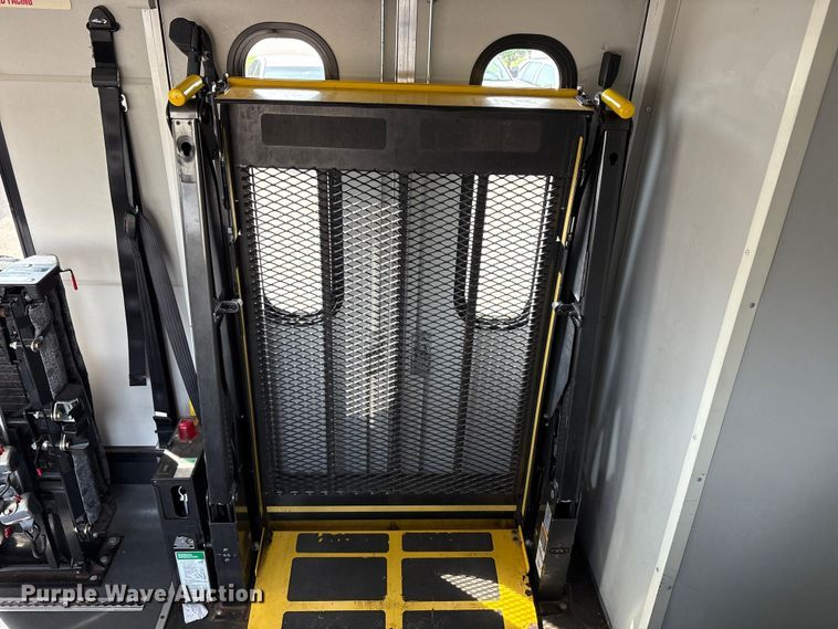 image for item EU4576 2014 Ford E450 Super duty shuttle bus