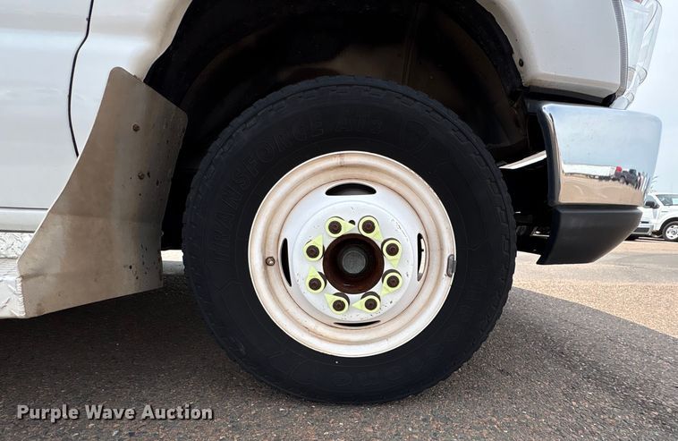 image for item EU4576 2014 Ford E450 Super duty shuttle bus