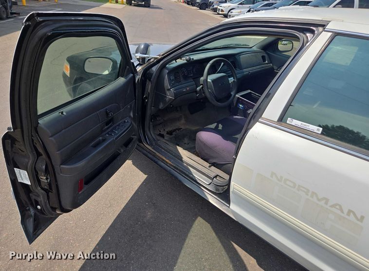 image for item EU4577 2010 Ford Crown Victoria Police Interceptor 