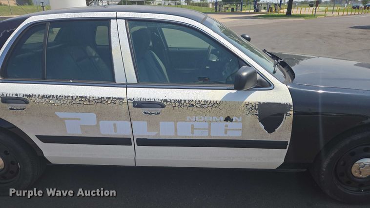 image for item EU4579 2011 Ford Crown Victoria Police interceptor 