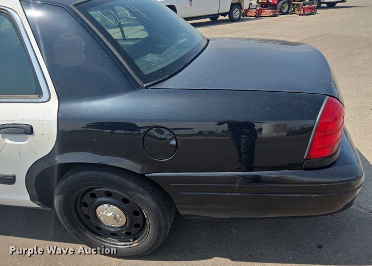 image for item EU4579 2011 Ford Crown Victoria Police interceptor 