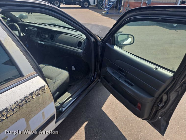 image for item EU4579 2011 Ford Crown Victoria Police interceptor 