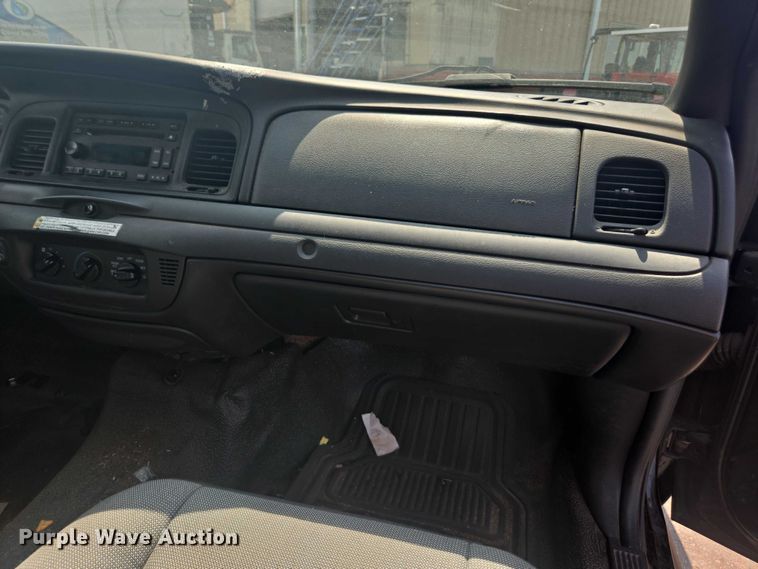 image for item EU4579 2011 Ford Crown Victoria Police interceptor 