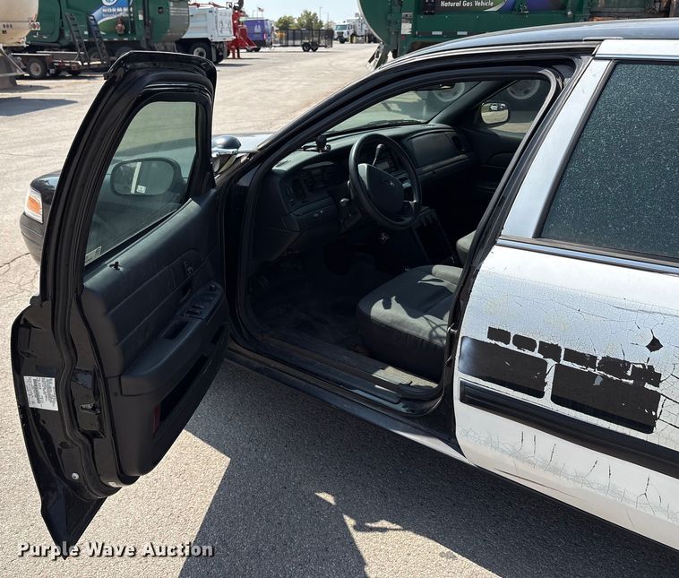 image for item EU4581 2011 Ford Crown Victoria Police Interceptor 