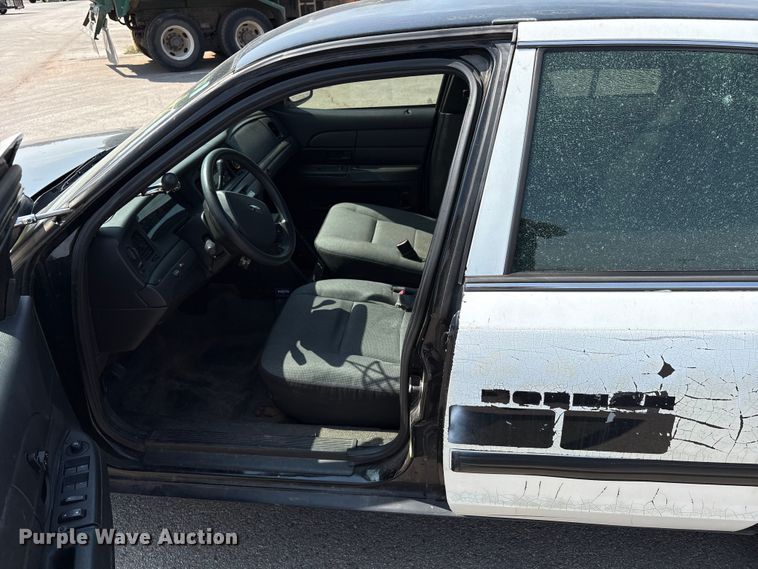 image for item EU4581 2011 Ford Crown Victoria Police Interceptor 